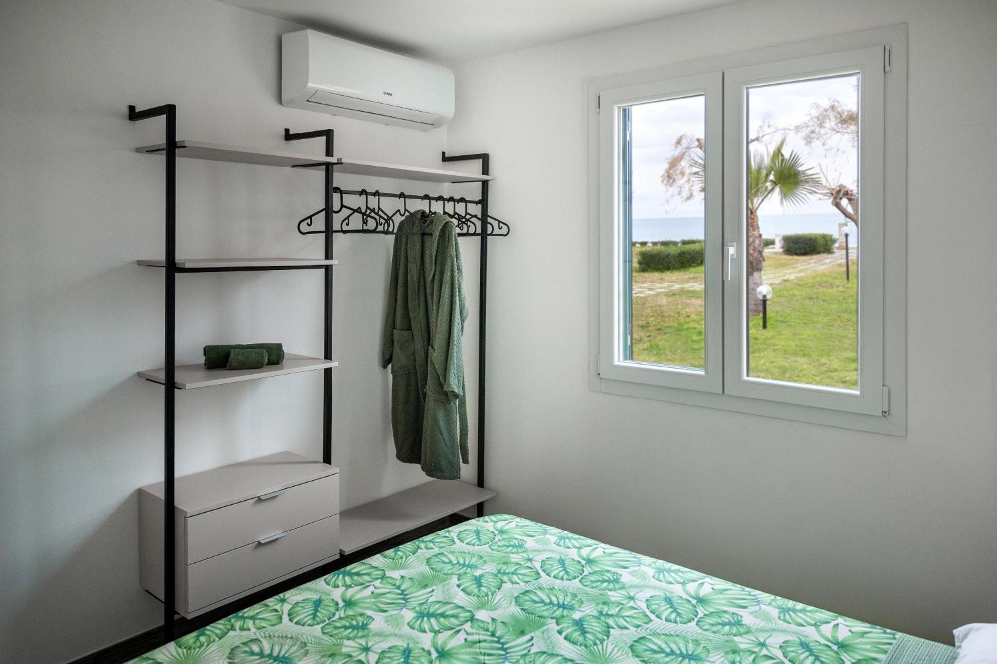 Villaggio Camping Poseidon - Bungalows & Rooms With Sea View In Nature Santa Caterina Dello Ionio Marina ภายนอก รูปภาพ